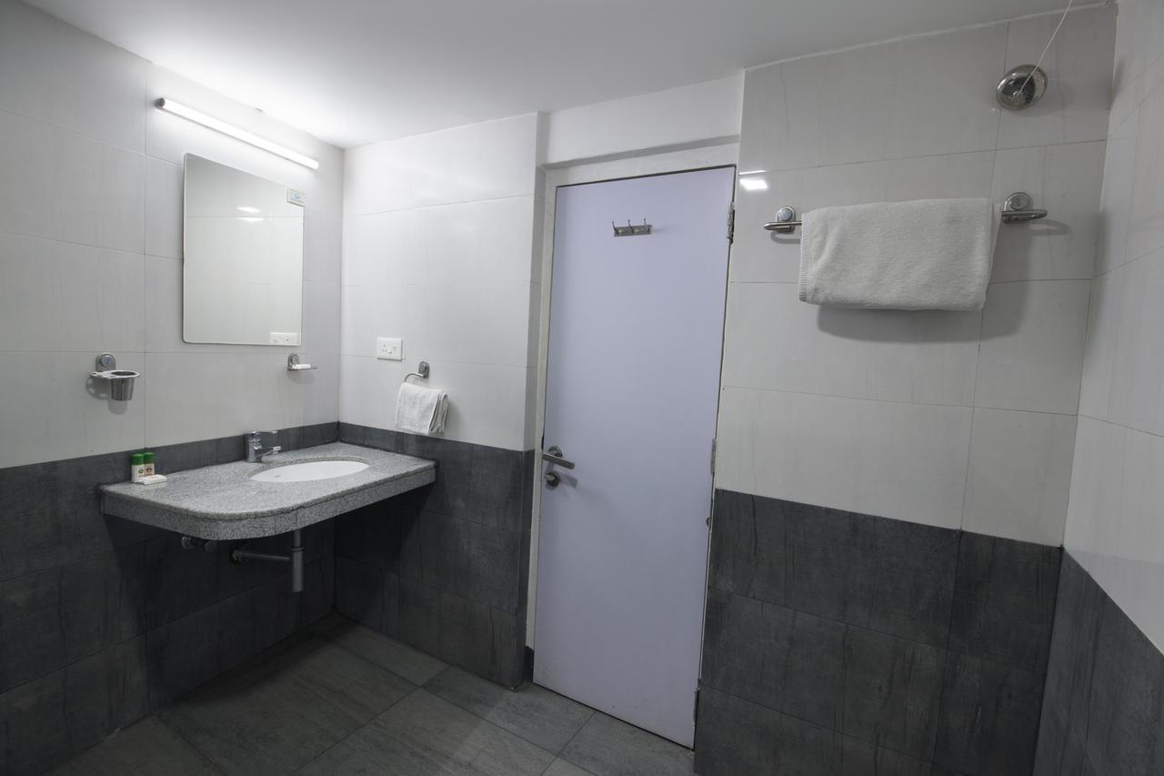 Oyo 6429 Hotel Pearl Púna Kültér fotó