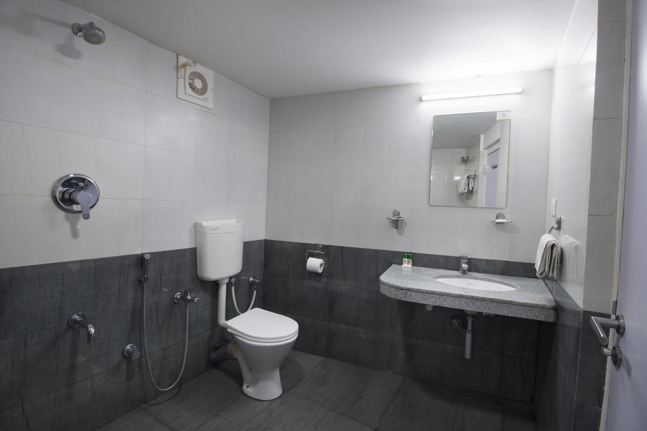 Oyo 6429 Hotel Pearl Púna Kültér fotó